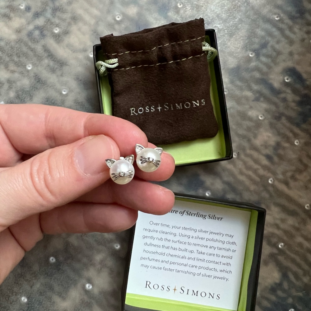 Ross & Simons Brand New Pearl Cat Stud Earrings